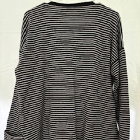 Eileen Fisher V-Neck Black and White Sweater - Picture 2 of 5